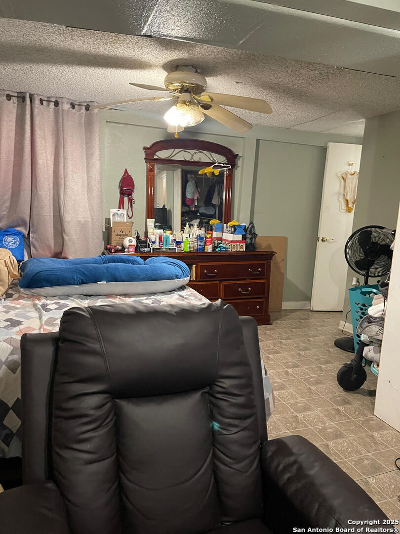 946 W Lynwood San Antonio TX 78201