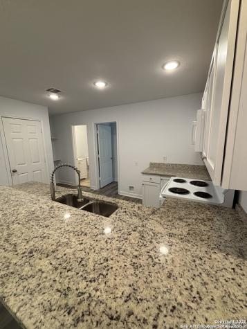 1522 S Elmendorf San Antonio TX 78207