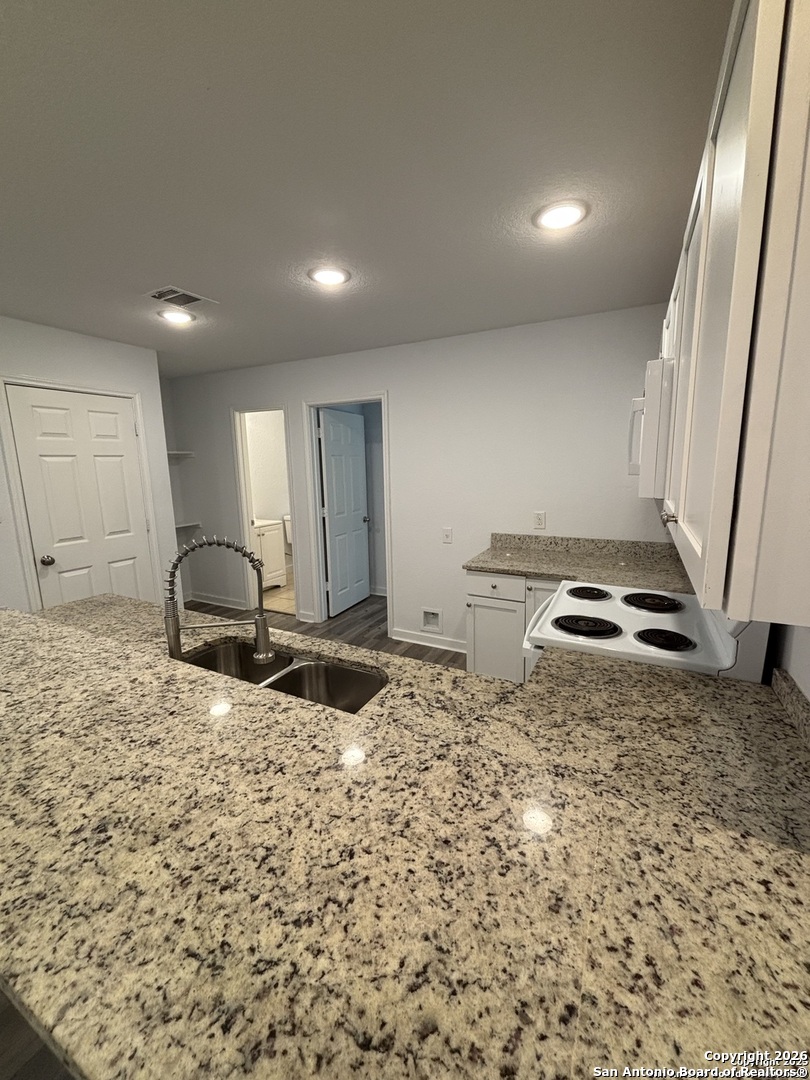 1522 S Elmendorf San Antonio TX 78207