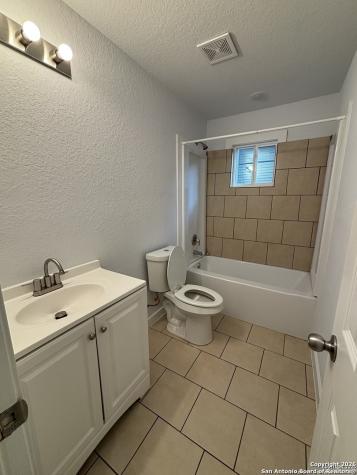 1522 S Elmendorf San Antonio TX 78207