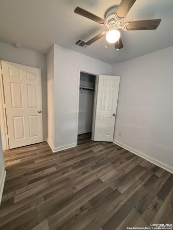 1522 S Elmendorf San Antonio TX 78207