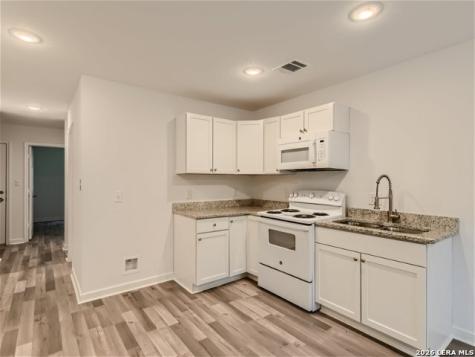 1522 S Elmendorf San Antonio TX 78207