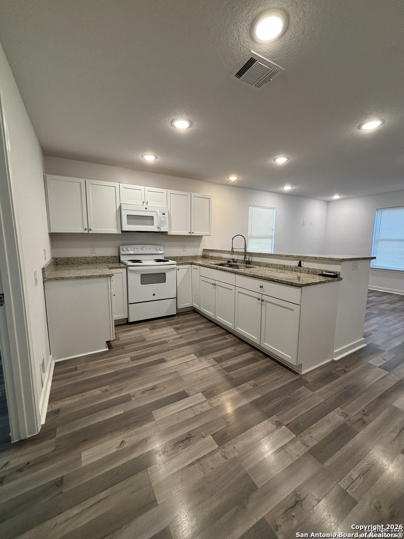 1522 S Elmendorf San Antonio TX 78207