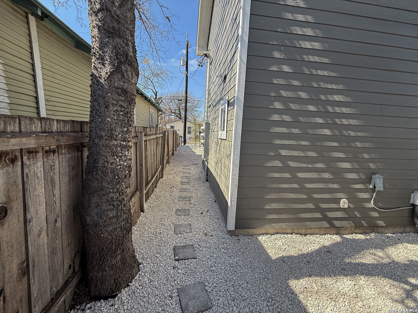 1522 S Elmendorf San Antonio TX 78207