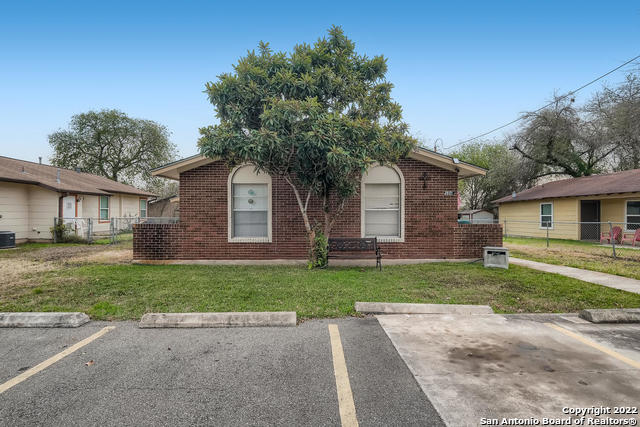 106 Avenue F Converse TX 78109