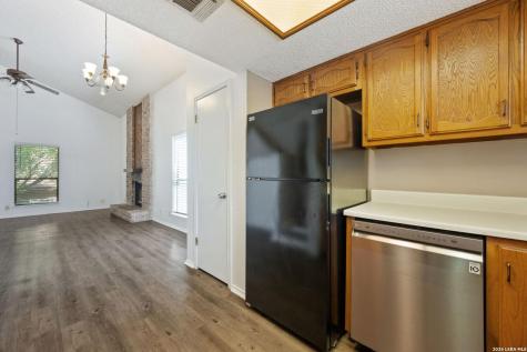 6406 Brook Cove San Antonio TX 78240