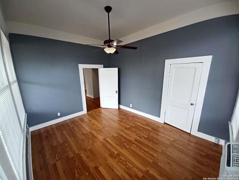 124 W Mistletoe Avenue San Antonio TX 78212