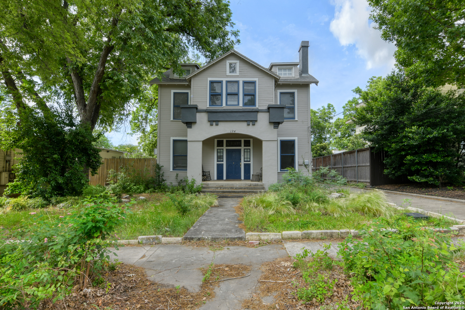 124 W Mistletoe Avenue San Antonio TX 78212