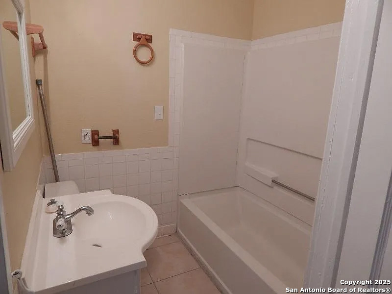 124 W Mistletoe Avenue San Antonio TX 78212