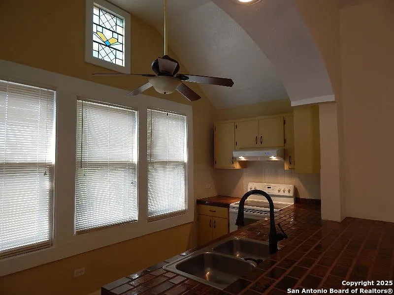 124 W Mistletoe Avenue San Antonio TX 78212