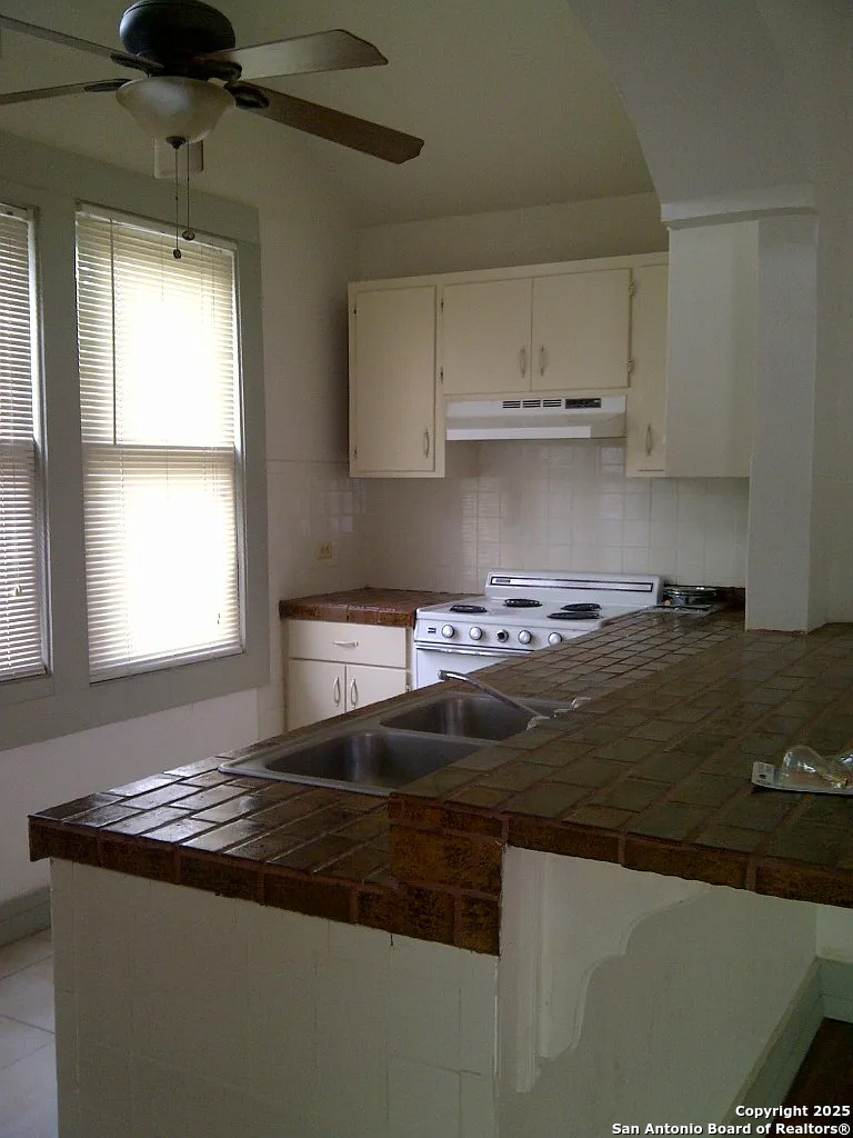 124 W Mistletoe Avenue San Antonio TX 78212