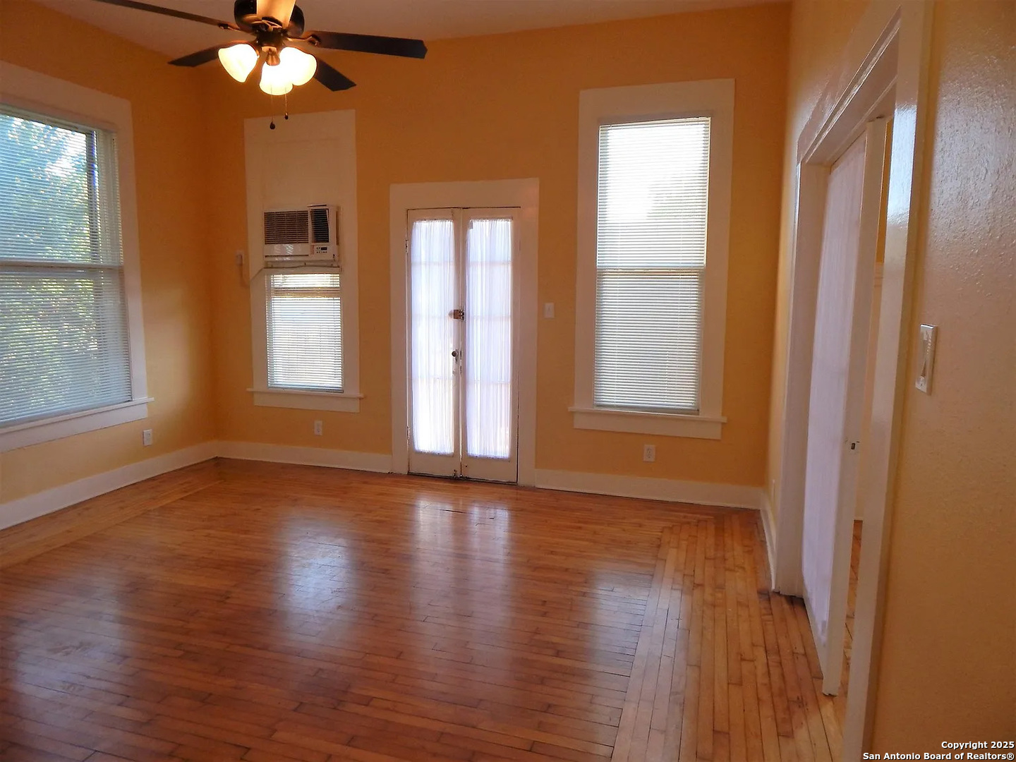 124 W Mistletoe Avenue San Antonio TX 78212