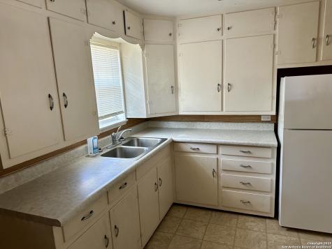 545 A&b Bensdale Pleasanton TX 78064