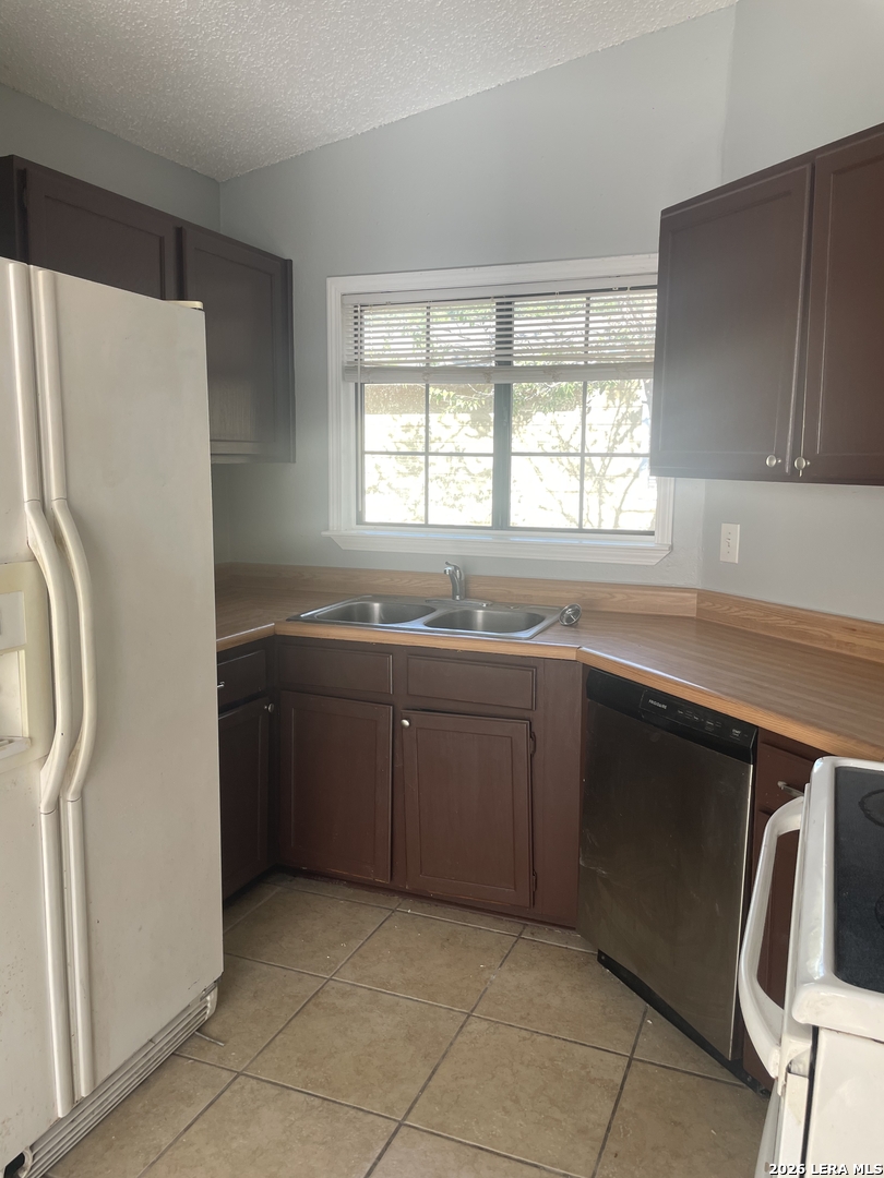 8420 Forest Ridge San Antonio TX 78239