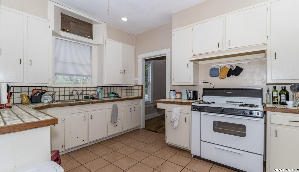 538 W Elsmere San Antonio TX 78212