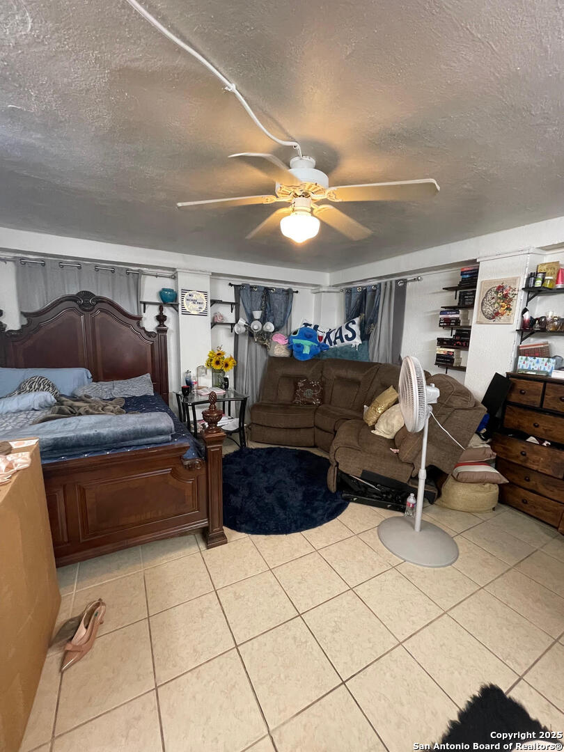 1002 W Lynwood Avenue San Antonio TX 78201