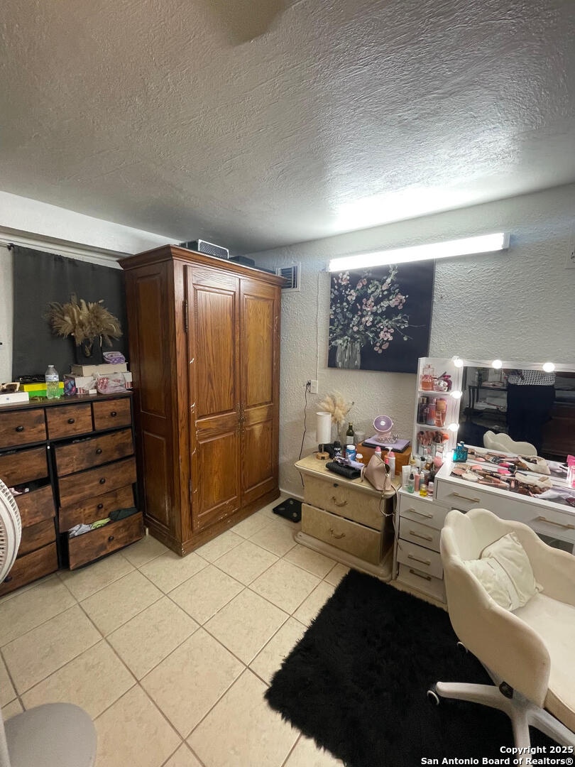 1002 W Lynwood Avenue San Antonio TX 78201