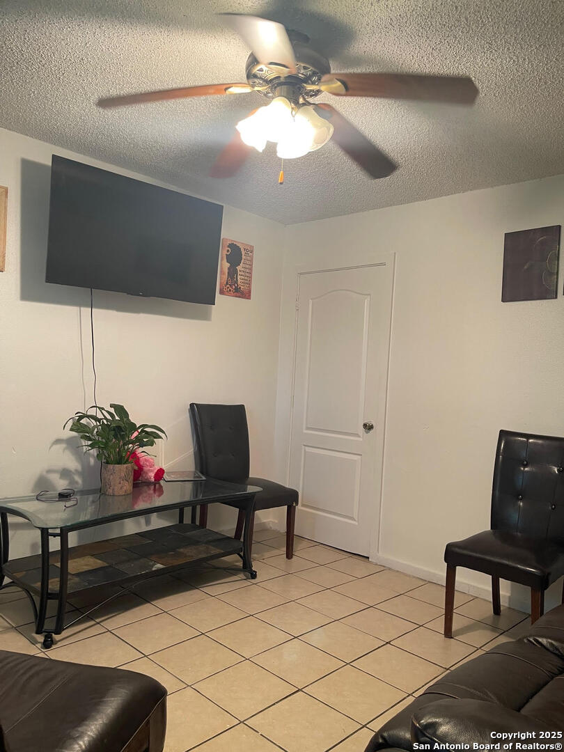 1002 W Lynwood Avenue San Antonio TX 78201