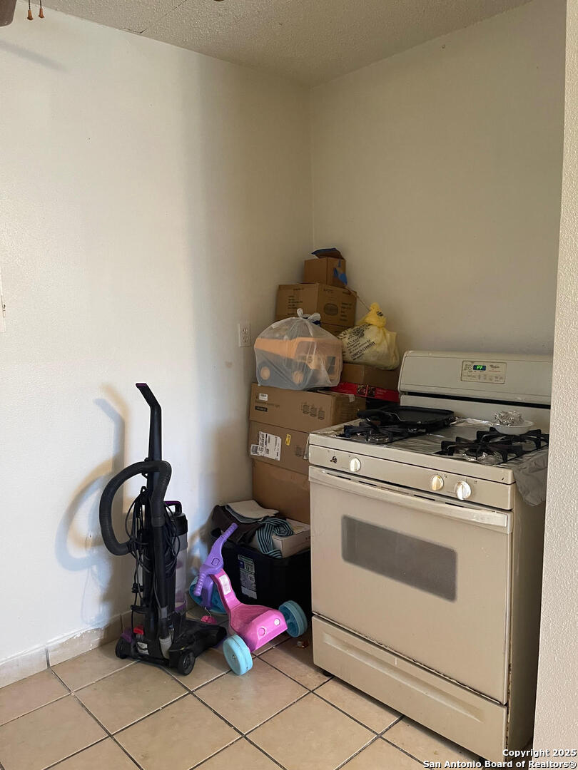 1002 W Lynwood Avenue San Antonio TX 78201