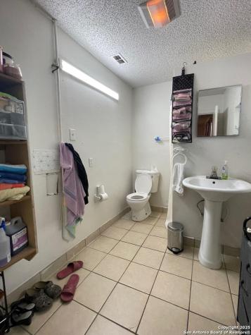 1002 W Lynwood Avenue San Antonio TX 78201