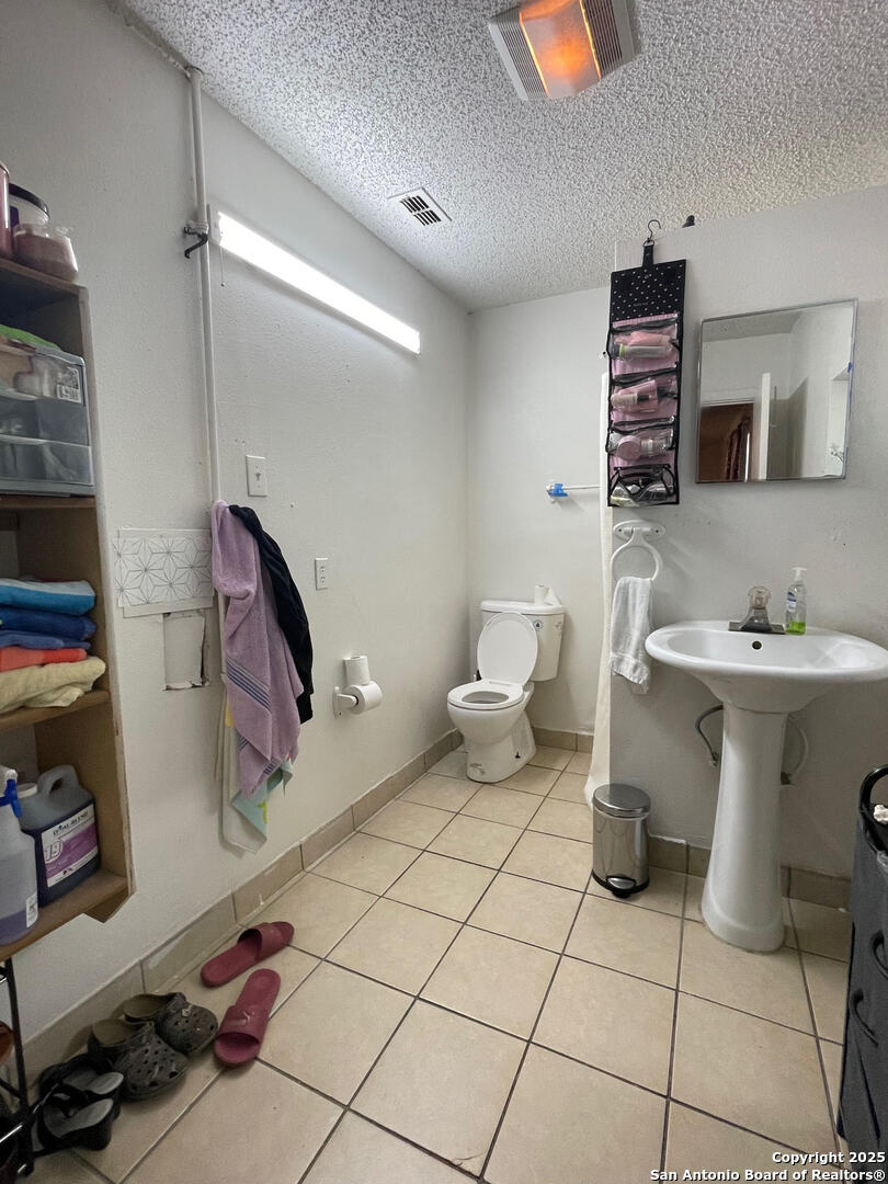 1002 W Lynwood Avenue San Antonio TX 78201