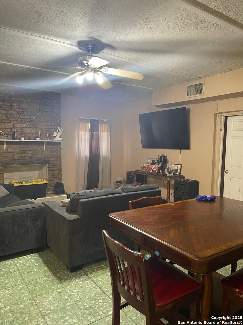 1002 W Lynwood Avenue San Antonio TX 78201