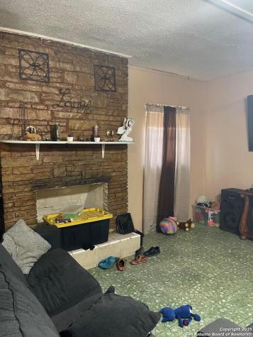 1002 W Lynwood Avenue San Antonio TX 78201