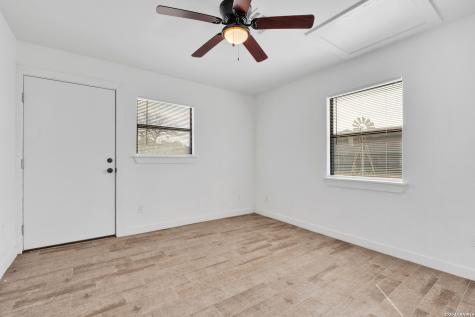 18460 S Ih 37 Elmendorf TX 78112