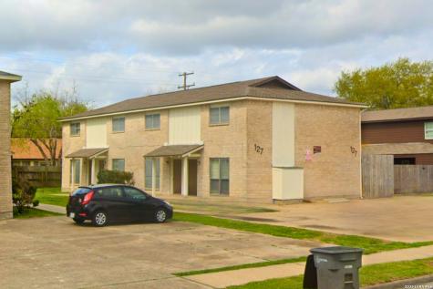 127 Regency Avenue Victoria TX 77904