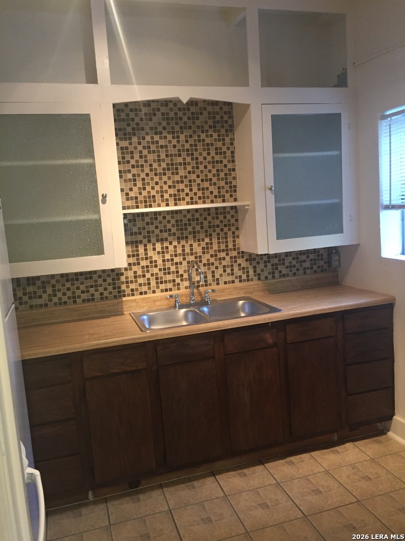 2047 W Summit Avenue San Antonio TX 78201