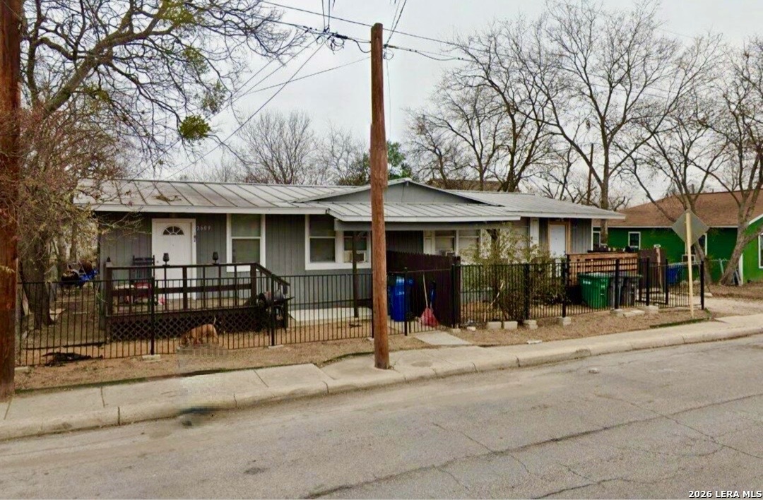 2609 W Poplar San Antonio TX 78207