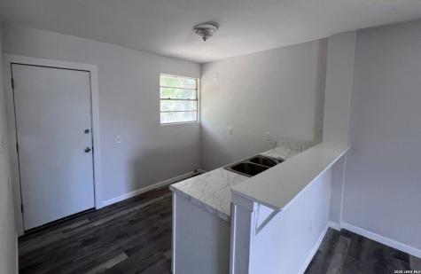 2609 W Poplar San Antonio TX 78207
