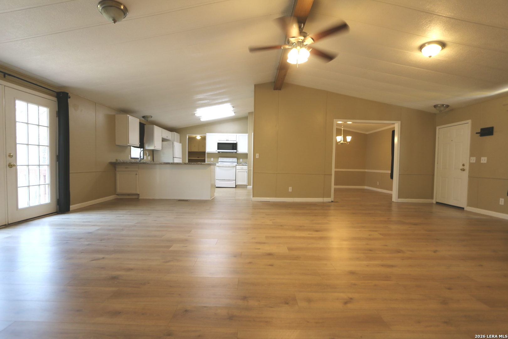 76 & 76b Post Oak La Vernia TX 78121