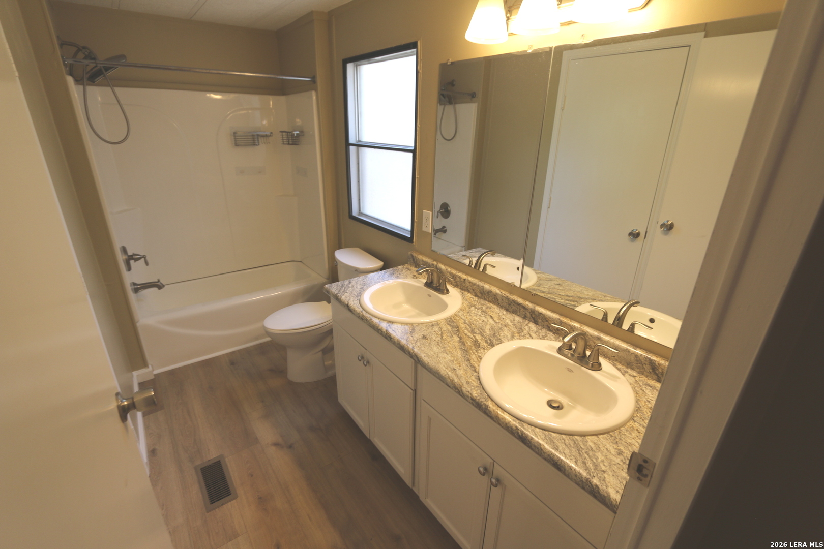 76 & 76b Post Oak La Vernia TX 78121