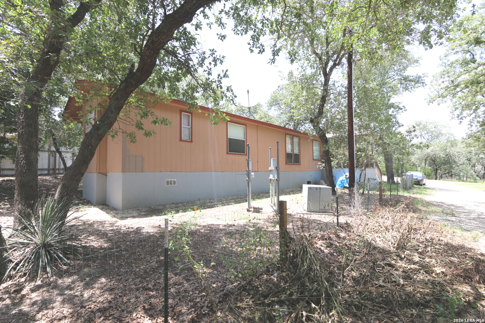 76 & 76b Post Oak La Vernia TX 78121