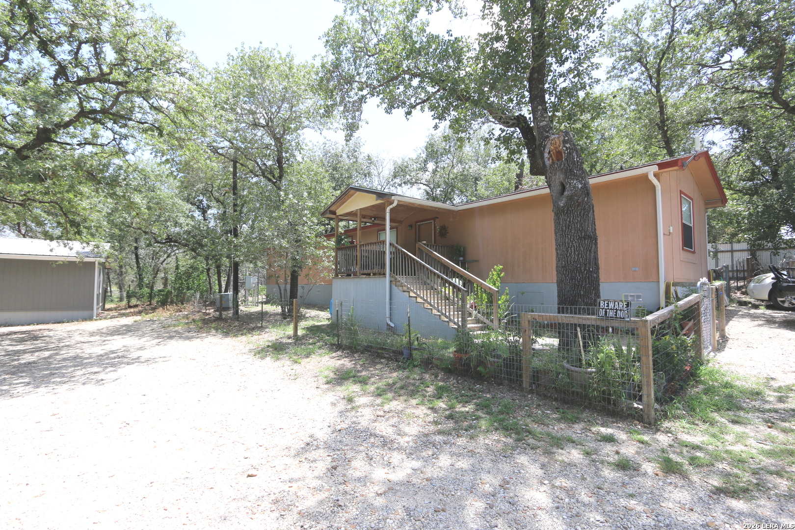 76 & 76b Post Oak La Vernia TX 78121