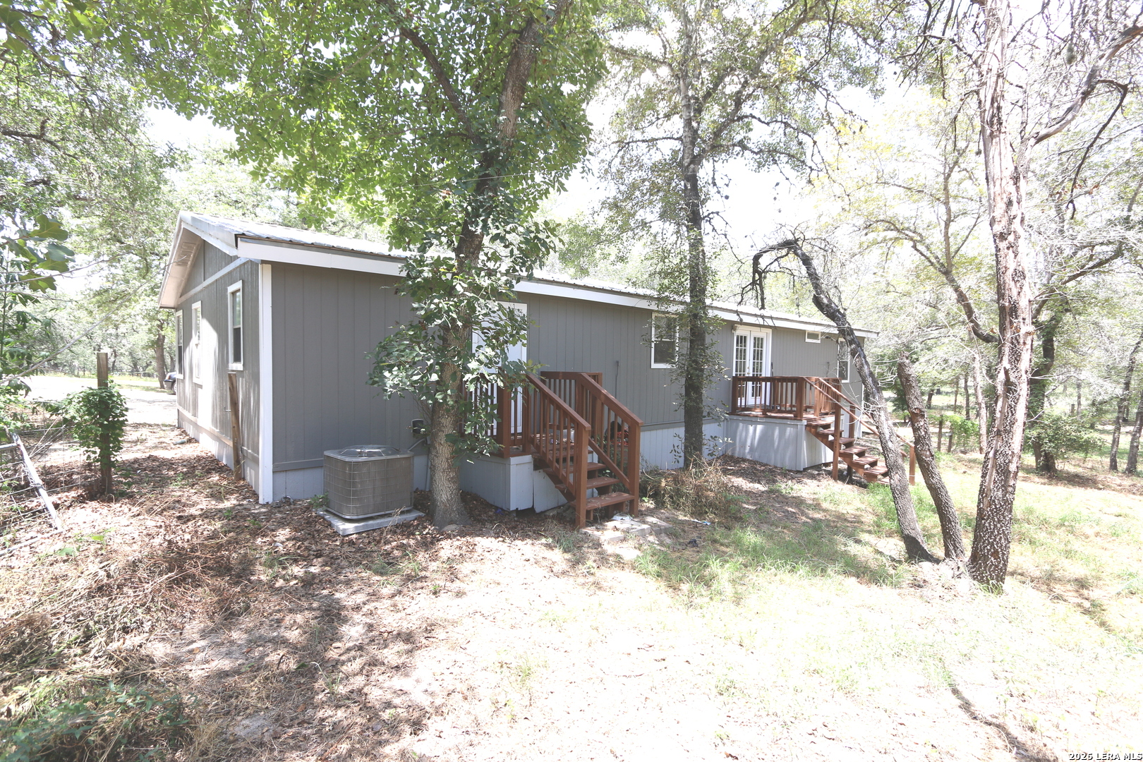 76 & 76b Post Oak La Vernia TX 78121