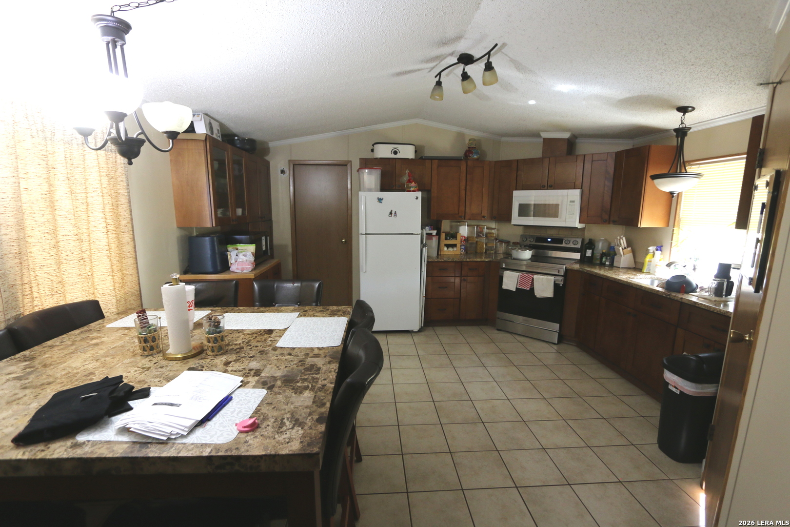 76 & 76b Post Oak La Vernia TX 78121