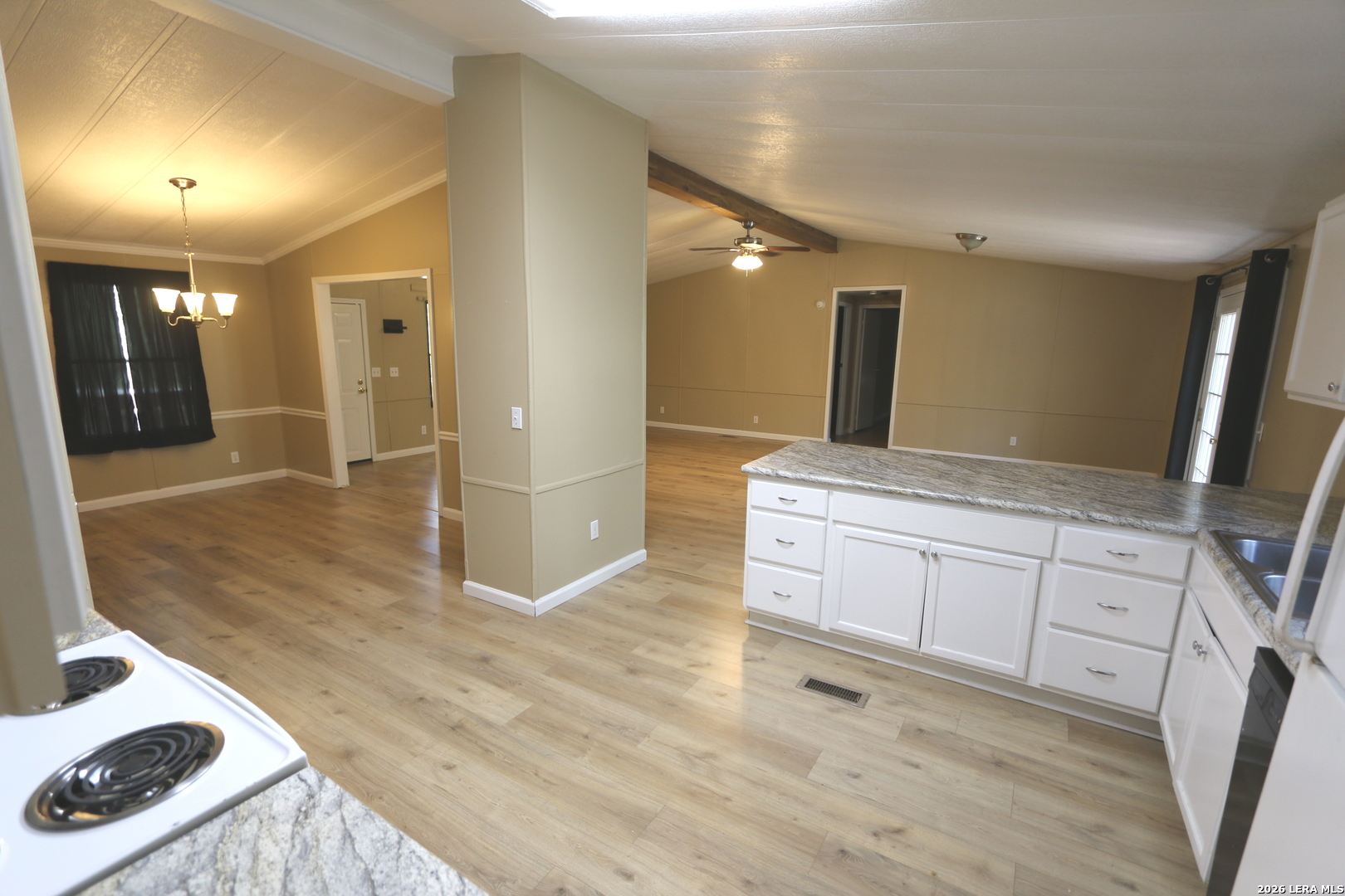 76 & 76b Post Oak La Vernia TX 78121