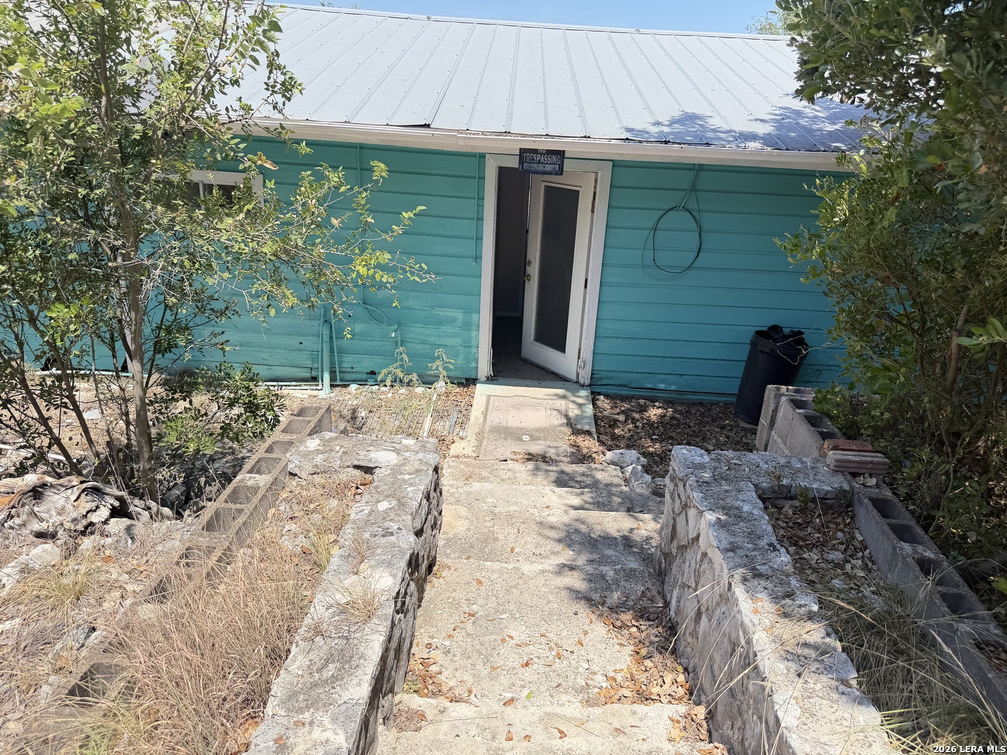 786 39th Street W Lakehills TX 78063