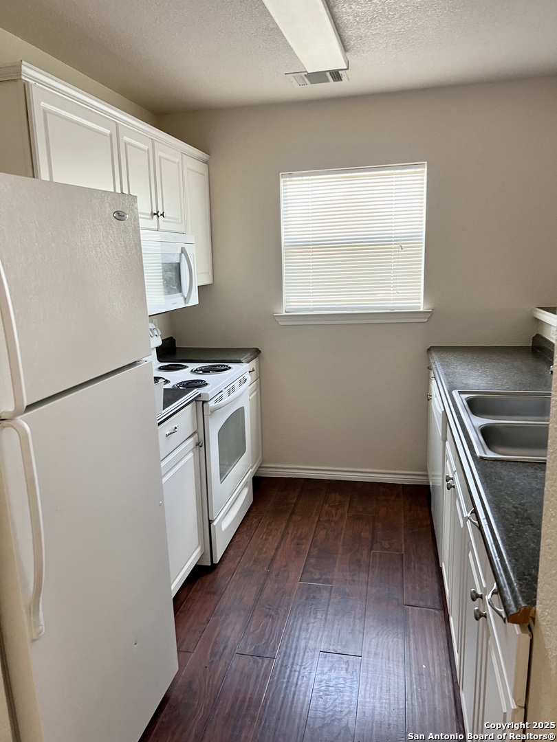 105 Sunnyside Drive Kenedy TX 78119