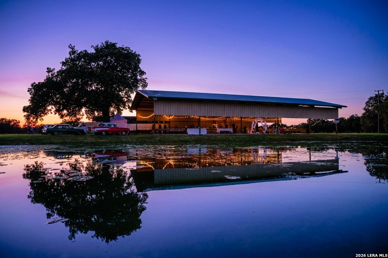 799 County Road 6612 Devine TX 78016