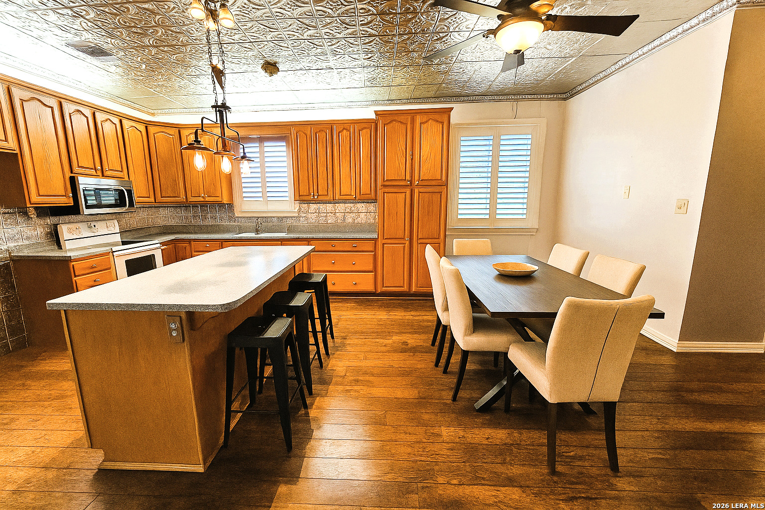 799 County Road 6612 Devine TX 78016