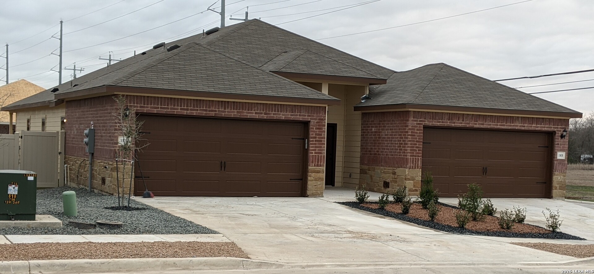 1101/1103 Stanley Seguin TX 78155