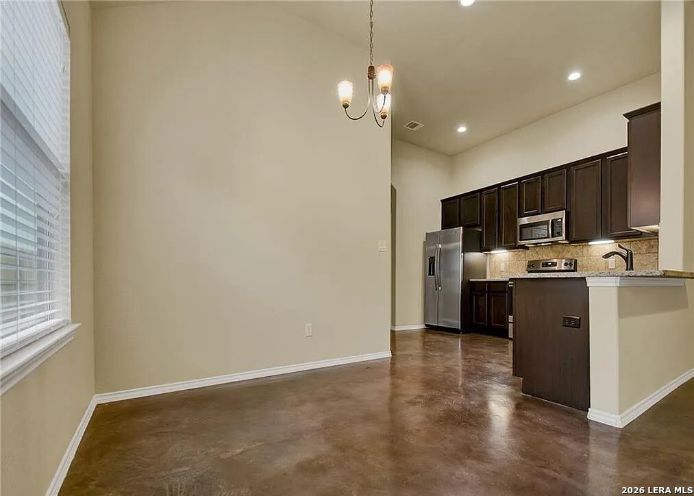 1101/1103 Stanley Seguin TX 78155
