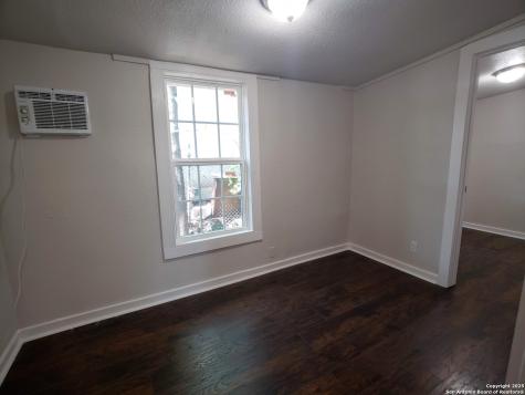1529 N Walters San Antonio TX 78202
