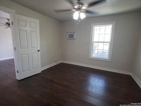 1529 N Walters San Antonio TX 78202