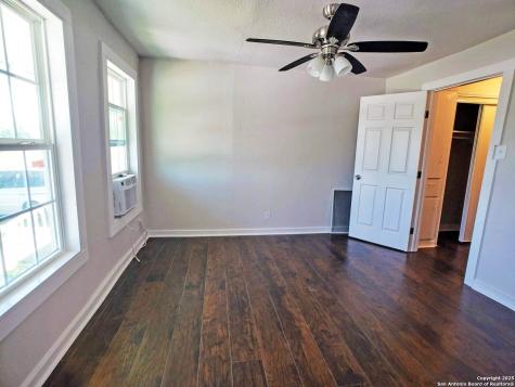 1529 N Walters San Antonio TX 78202