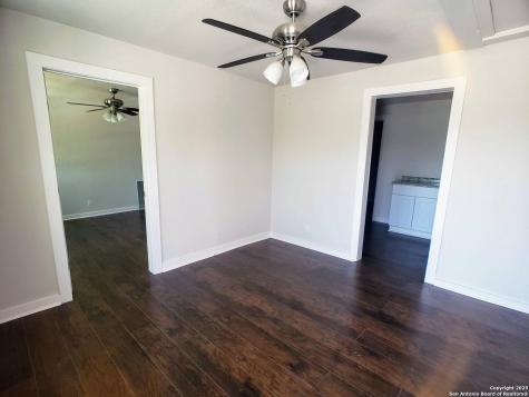 1529 N Walters San Antonio TX 78202