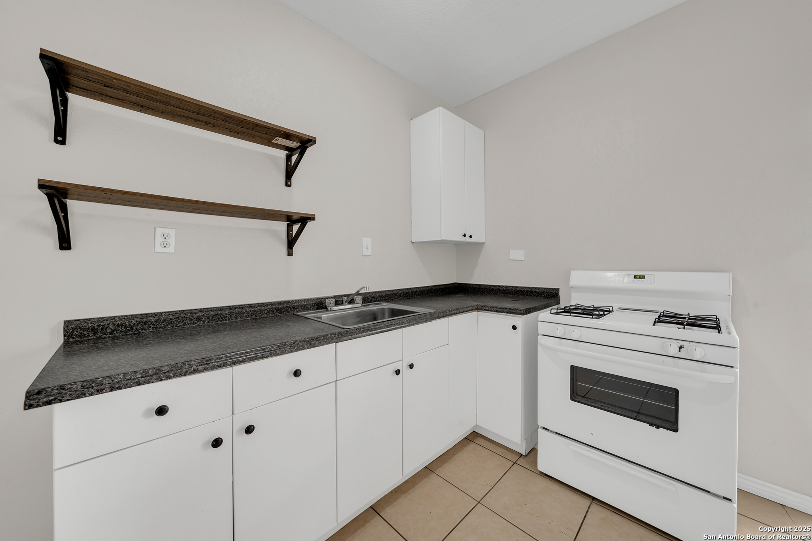 1409 W Woodlawn San Antonio TX 78201